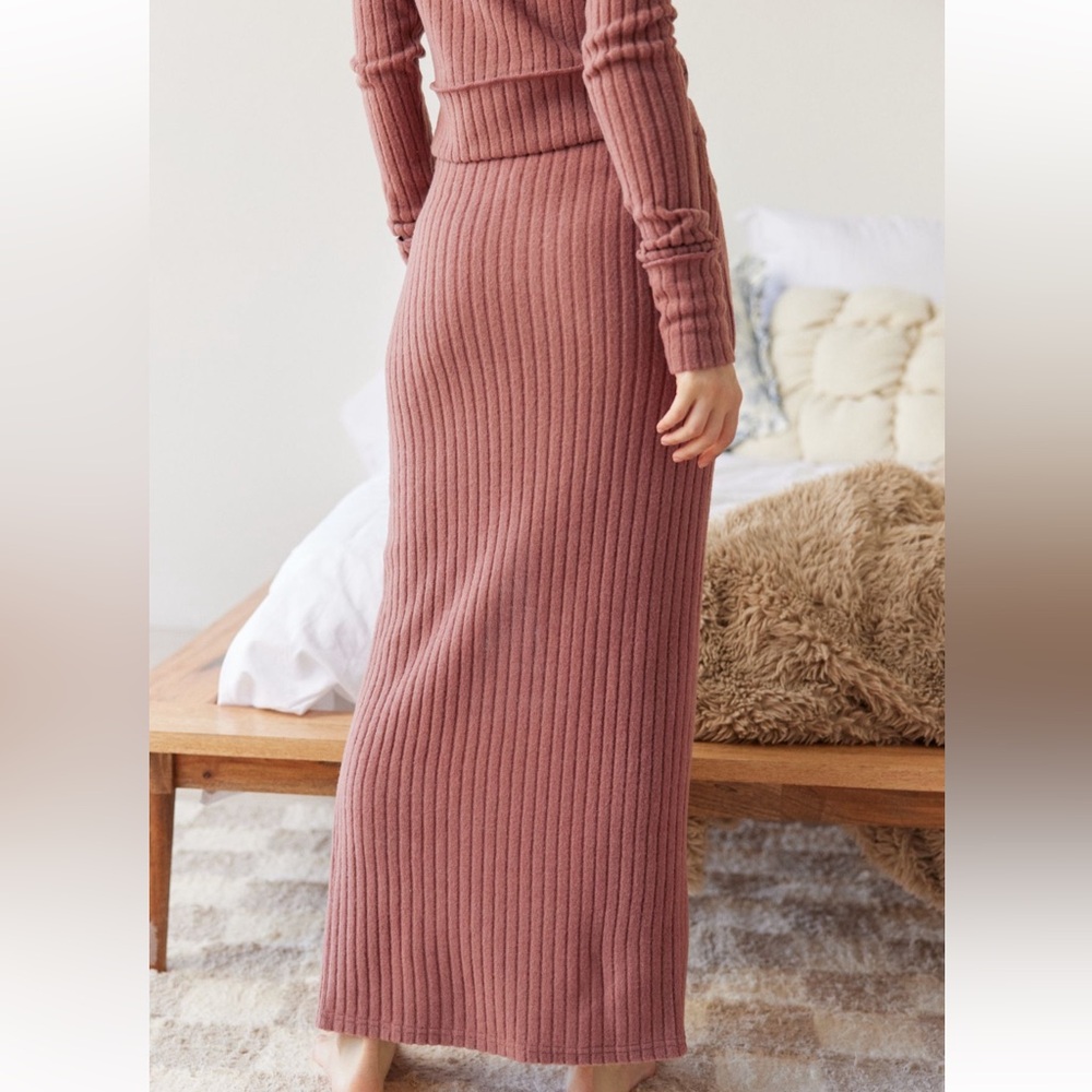 NWT UO Out From Under Bounce Plush Zuki Ribbed Maxi Skirt Size Small - Picture 2 of 12